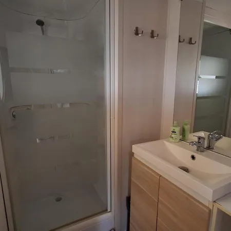 אתר קמפינג Mobil-home Dans Un *